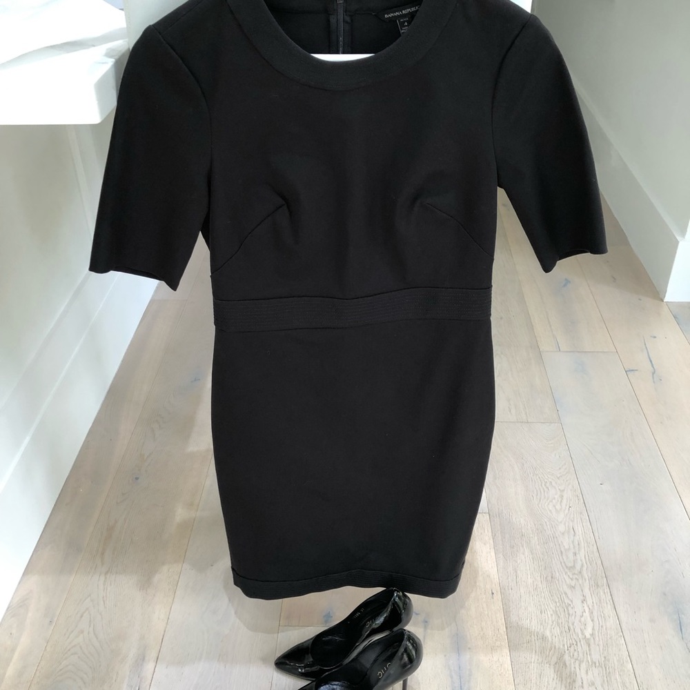 Banana Republic NWT classic black dress - Picture 2 of 8